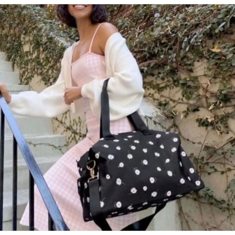 ALICE + OLIVIA X Fabfitfun Daisy Print Duffle Bag / Excellent